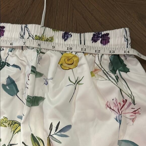 White Pull-On Floral Pants – Elastic Waist with Drawstring, Size Medium - Picture 3 of 5